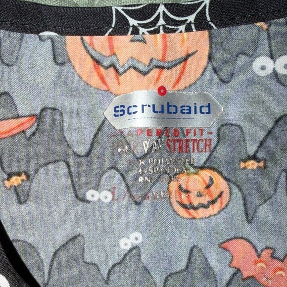 Colorful Patterned Scrub Tops - Bundle Size Large - Picture 8 of 12